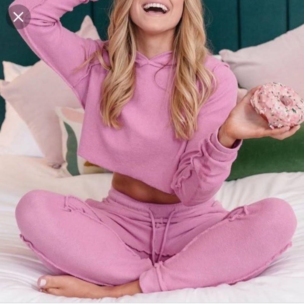 Kittenish Dallas Orchid sweatsuit